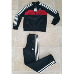 Nieuw Adidas zwart rood trainingspak vest broek maat 140
