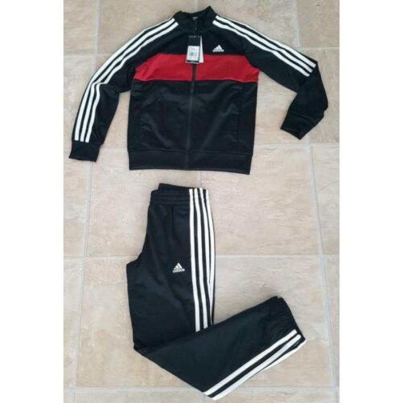 Nieuw Adidas zwart rood trainingspak vest broek maat 140
