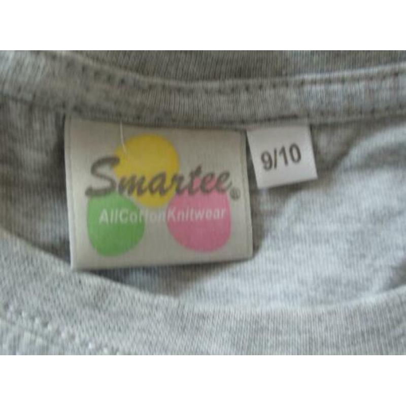 Shirt uit Milaan - grijs met vrolijke fluor letters - maat 9