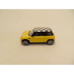 Bmw New Mini Cooper 1:64 Realtoy geel