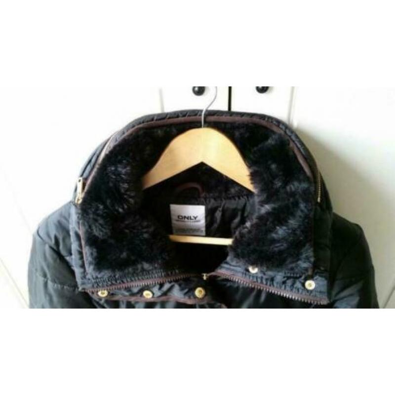 Zwarte winterjas van Only maat M