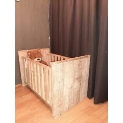steigerhouten & stalen meubelen bedden