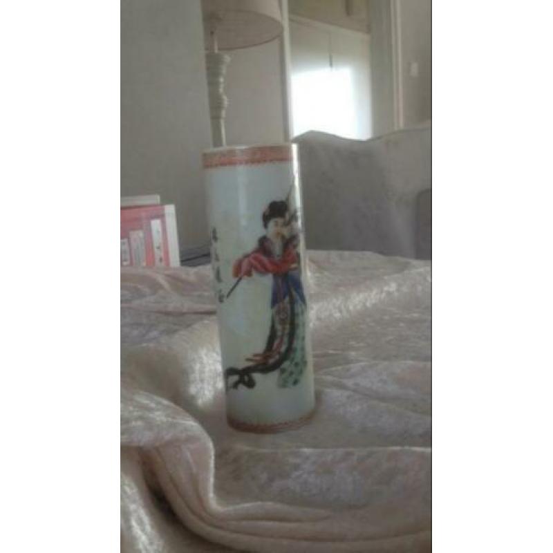 Zeer oud Chinees vaasje ? Er is een lampje van gemaakt ooit