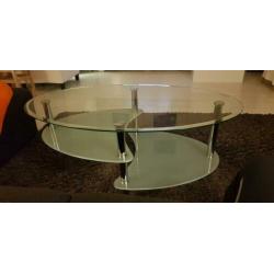 Glazen salontafel.