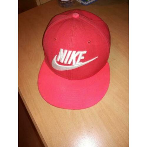 nike pet rood