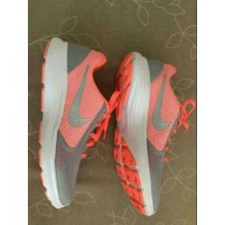 NIEUW Nike kinder schoen maat 36.5 mooi schoenen sneakers