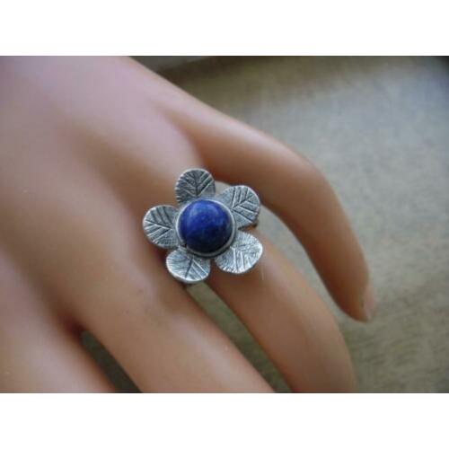 zilveren ring bloem met lapis lazuli steen [109]