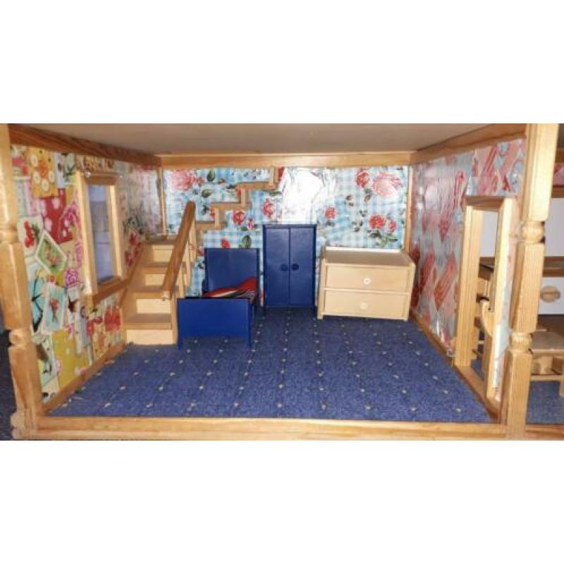 Poppenhuis / barbyhuis, 94 cm breed en 104 cm hoog