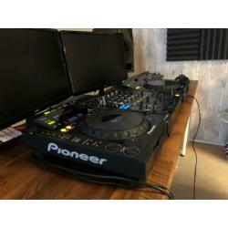 2x Pioneer CDJ 900 en 1x Pioneer DJM 800