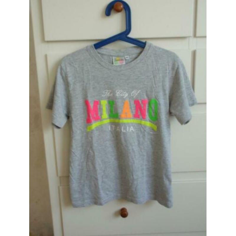 Shirt uit Milaan - grijs met vrolijke fluor letters - maat 9