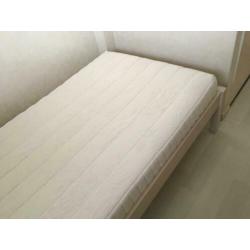 Matras 190 x 80 cm met 16 cm dik schuimrubber + toebehoren