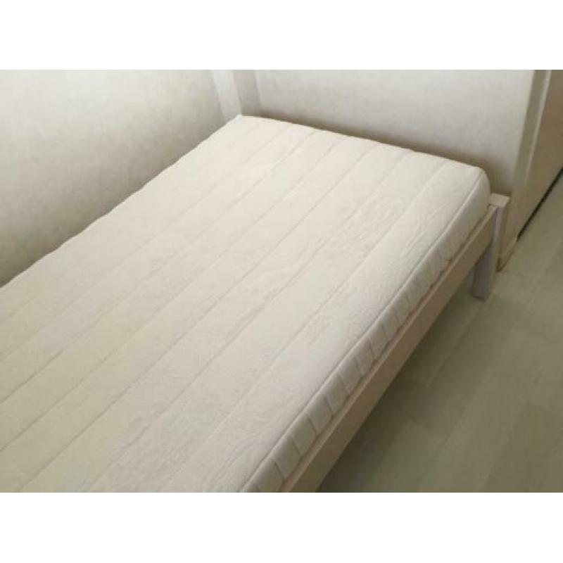 Matras 190 x 80 cm met 16 cm dik schuimrubber + toebehoren