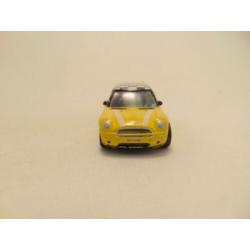 Bmw New Mini Cooper 1:64 Realtoy geel