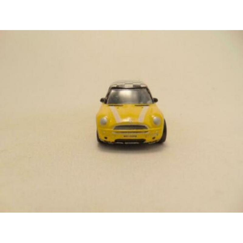 Bmw New Mini Cooper 1:64 Realtoy geel