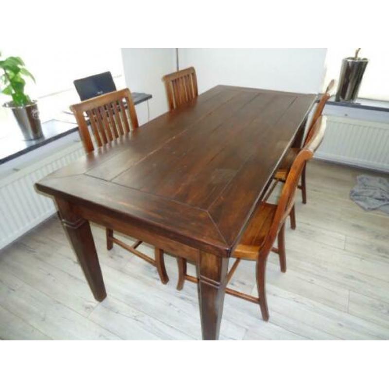 Tafel + 4 stoelen