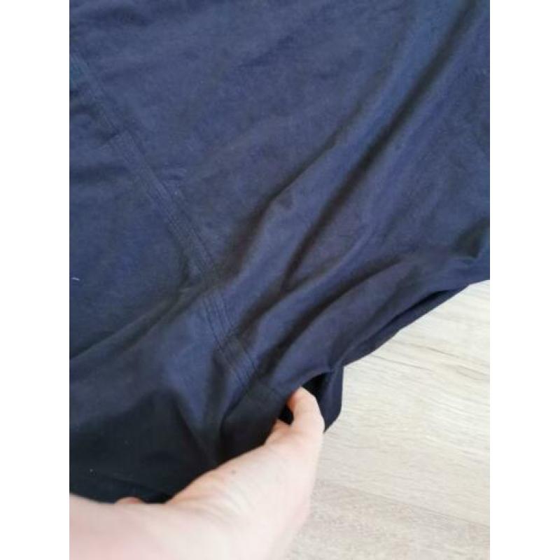 Donkerblauwe jurk met zakken en mooie schouders Vila