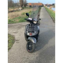 Vespa sprint i-get | custom porsche agaatgrijs | full option