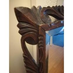 Oude houten spiegel