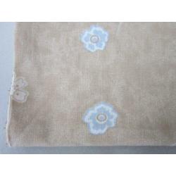 Lap Donkerbeige stof met beige en blauwe bloemen L 70/ B 80