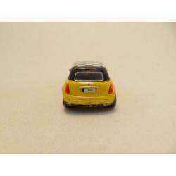 Bmw New Mini Cooper 1:64 Realtoy geel