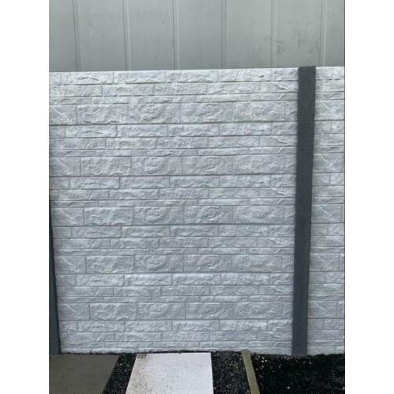 Beton schutting te koop. Zelf te demonteren 16m lang 2,3m H