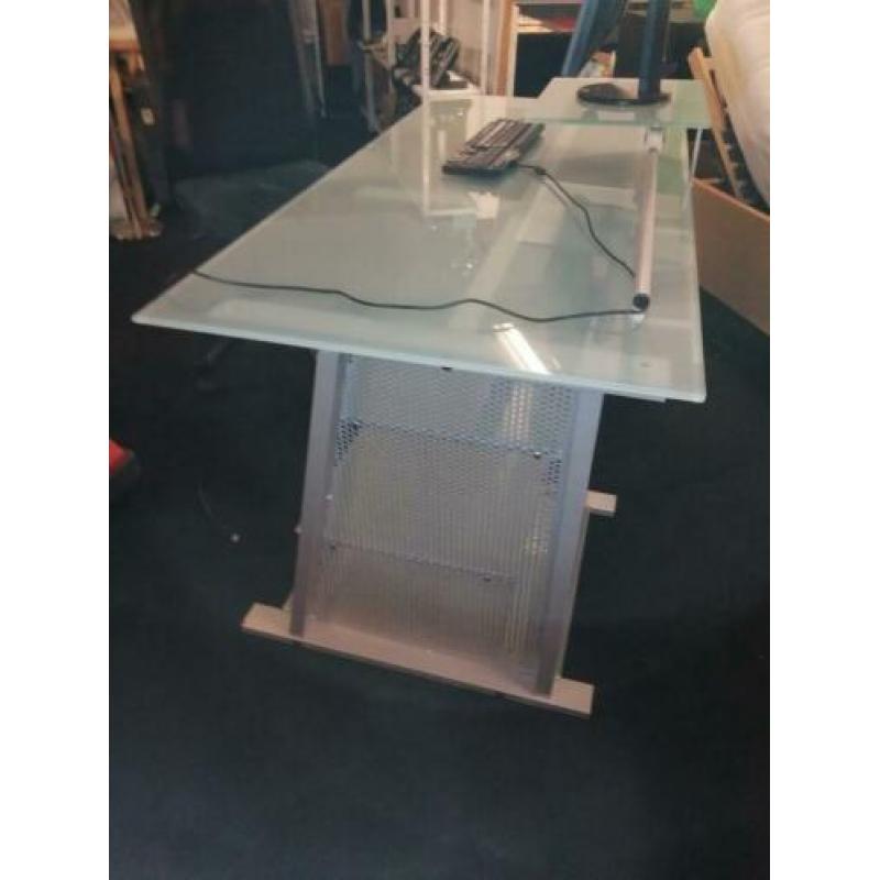 Glazen bureau
