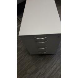 GRATIS: Febru ladenblokken en bureau