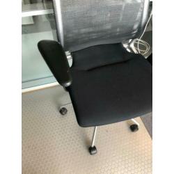 Vitra bureaustoel Meda Chair netwave Design 449.- nu 295,-