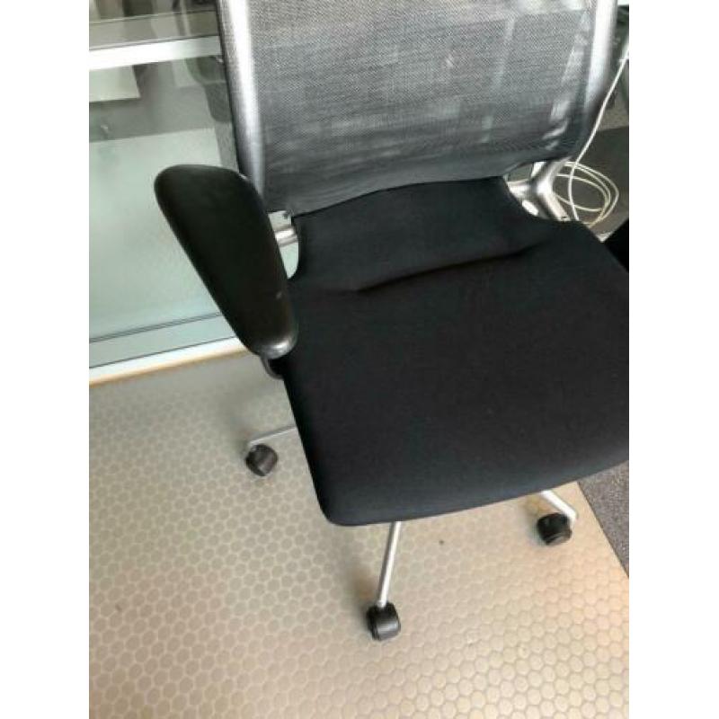 Vitra bureaustoel Meda Chair netwave Design 449.- nu 295,-