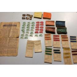 Monopoly kaartjes, geld, huizen, hotels etc