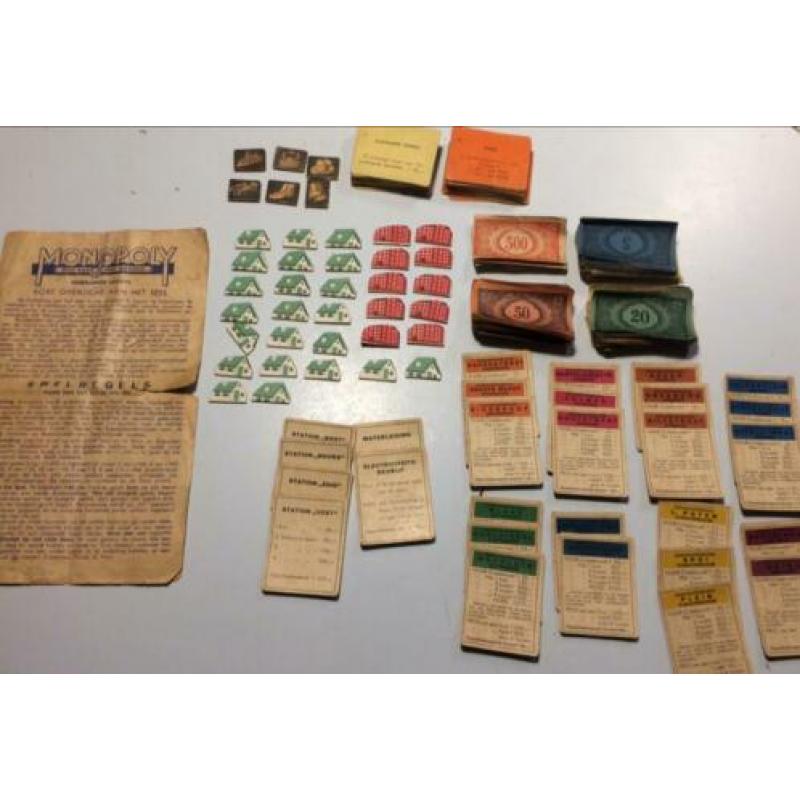 Monopoly kaartjes, geld, huizen, hotels etc