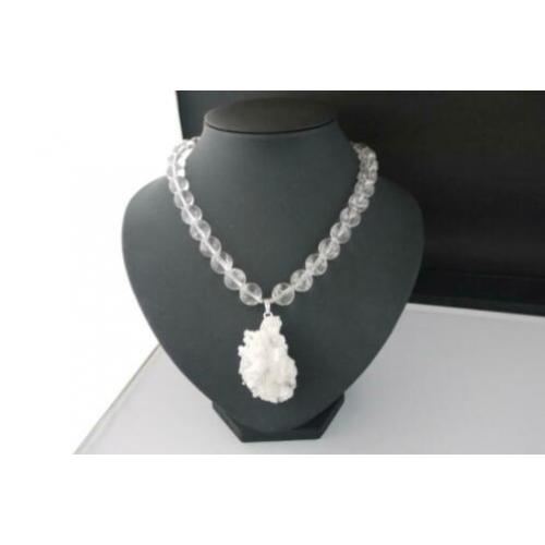 BERGKRISTAL ketting/oorhanger-set