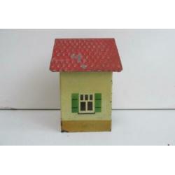 een blikken huisje voor spoor 0 / 1 uit de jaren 30 / 40