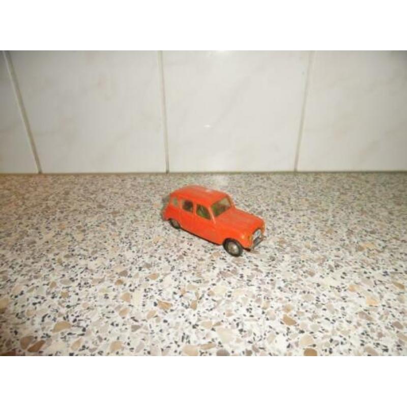 Renault 4 L (Norev) No 53 (1/43) Opknapper !!!