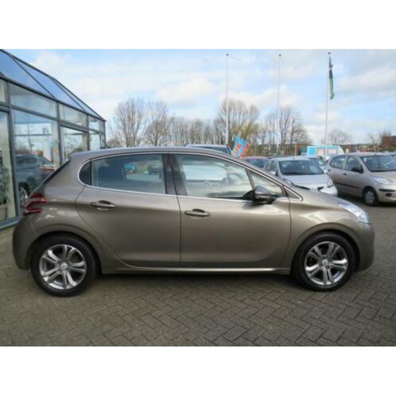 Peugeot 208 1.2 VTi Blue Lease Executive /5-DRS/AIRCO/CRUISC