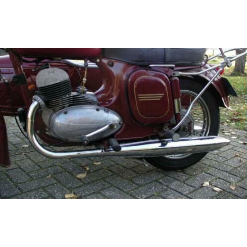 Jawa 350 senior Type 360 met Junak zijspan
