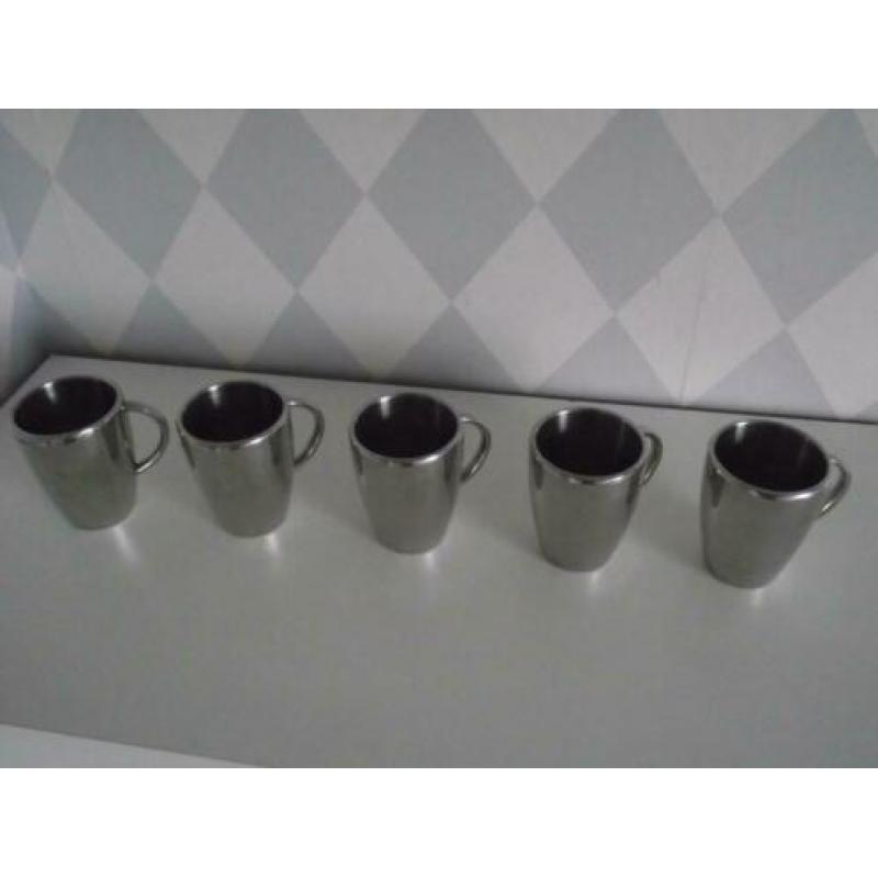Te koop 5 RVS dubbelwandig koffie mokken / chocolade bekers