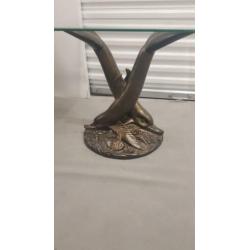 Salontafel met 2 dolfijnen en geslepen glas blad