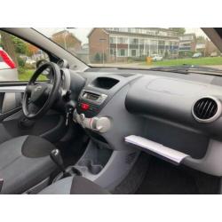 Toyota Aygo 1.0-12V Airco! 5-deurs! Rijdt keurig! NAP! Deale