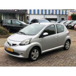 Toyota Aygo 1.0-12V Airco! 5-deurs! Rijdt keurig! NAP! Deale