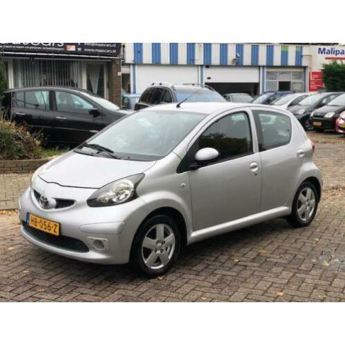Toyota Aygo 1.0-12V Airco! 5-deurs! Rijdt keurig! NAP! Deale