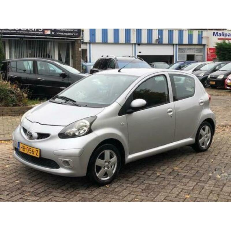 Toyota Aygo 1.0-12V Airco! 5-deurs! Rijdt keurig! NAP! Deale