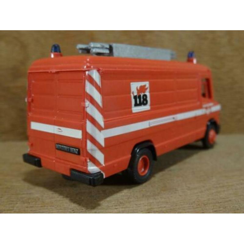 BUSCH 1:87, MB 507D Berufs-Feuerwehr Zwitserland, Zie Foto`s