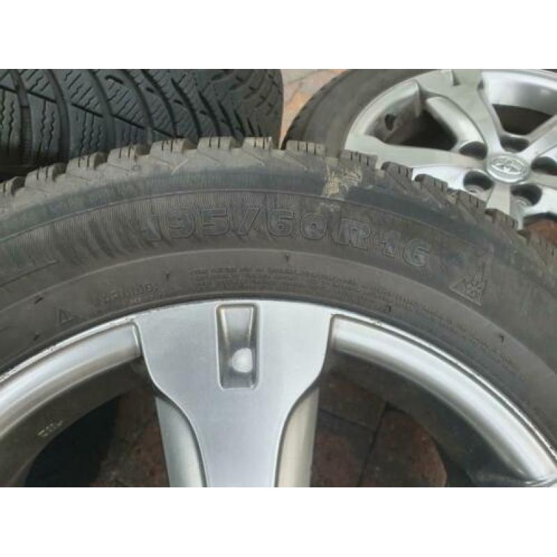 4x 16inch Toyota winterbanden