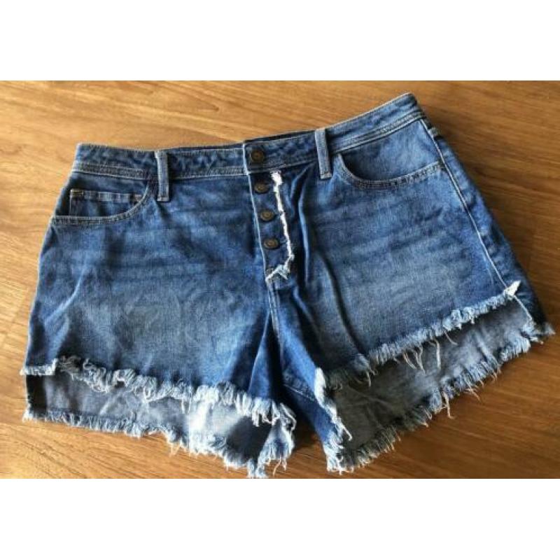Hollister high-rise mom short