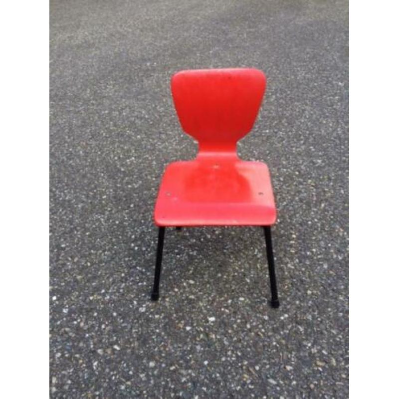 Rood kinderstoeltje