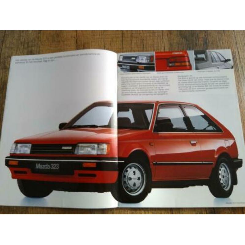 Mazda 323 folder uit 1985