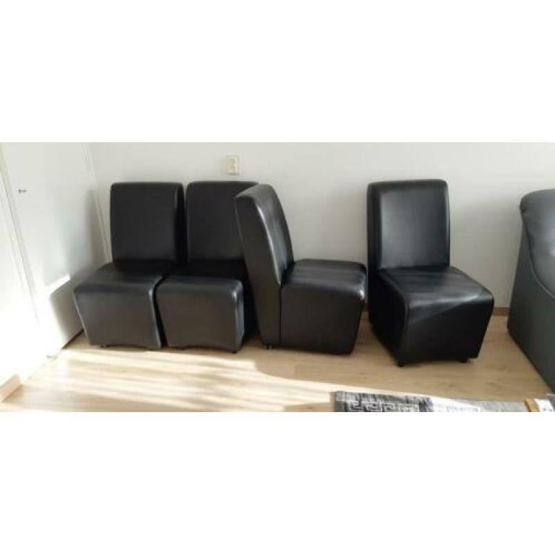 4 prachtige eettafel stoelen op wieltjes.
