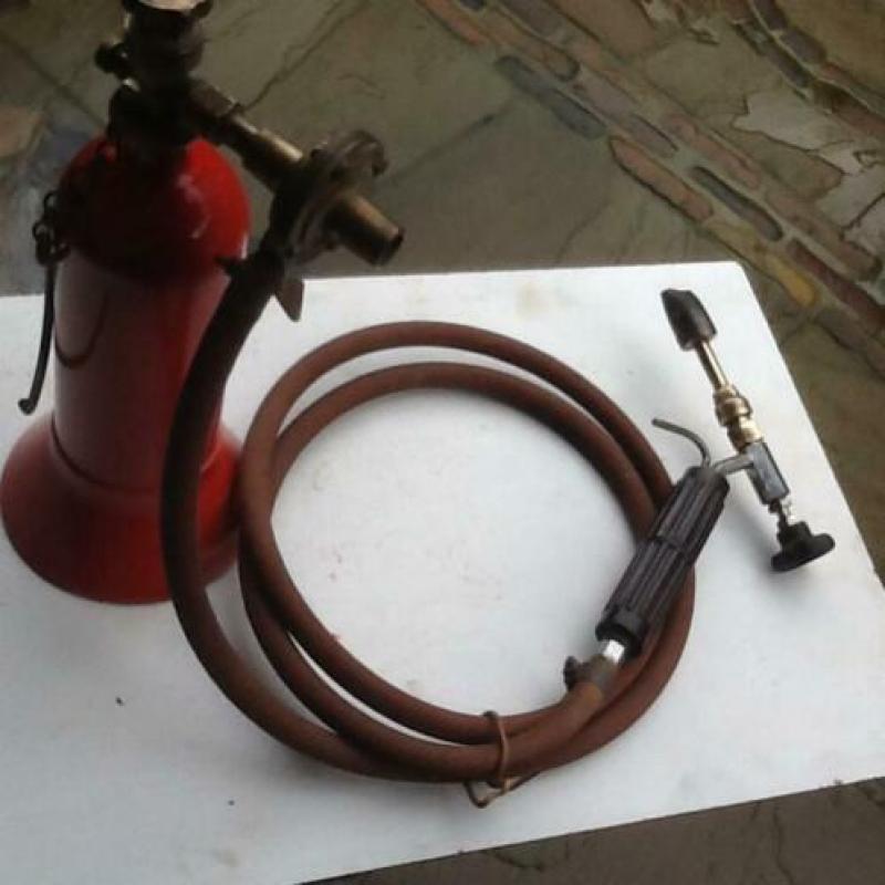 Te koop een karwei gas brander en enkele type lijm tangen