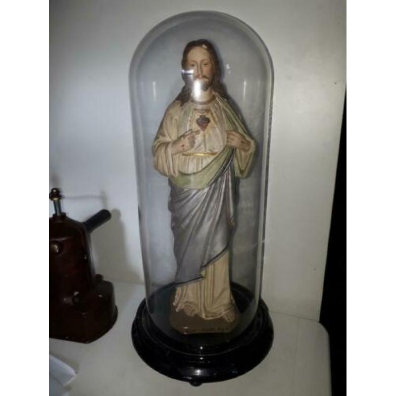 Beeld Jezus onder stolp
